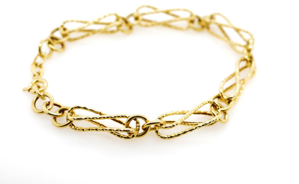 18ct yellow gold fancy link bracelet - Image 2 of 4
