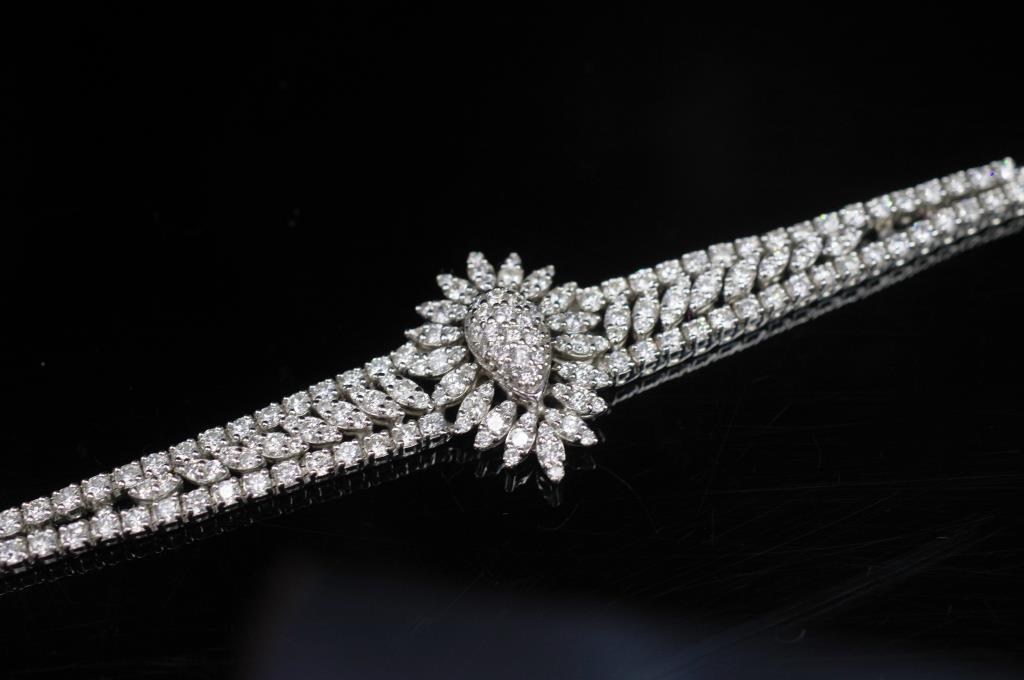 Diamond cluster and 18ct white gold bracelet - Image 4 of 4