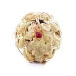 Colonial Australian yellow gold brooch