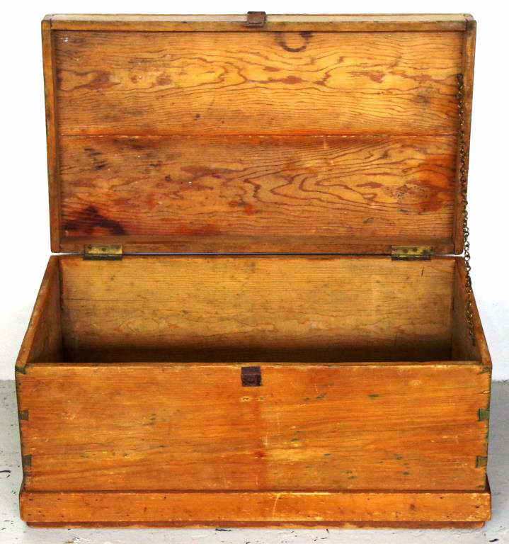 Vintage pine storage chest - Image 2 of 4