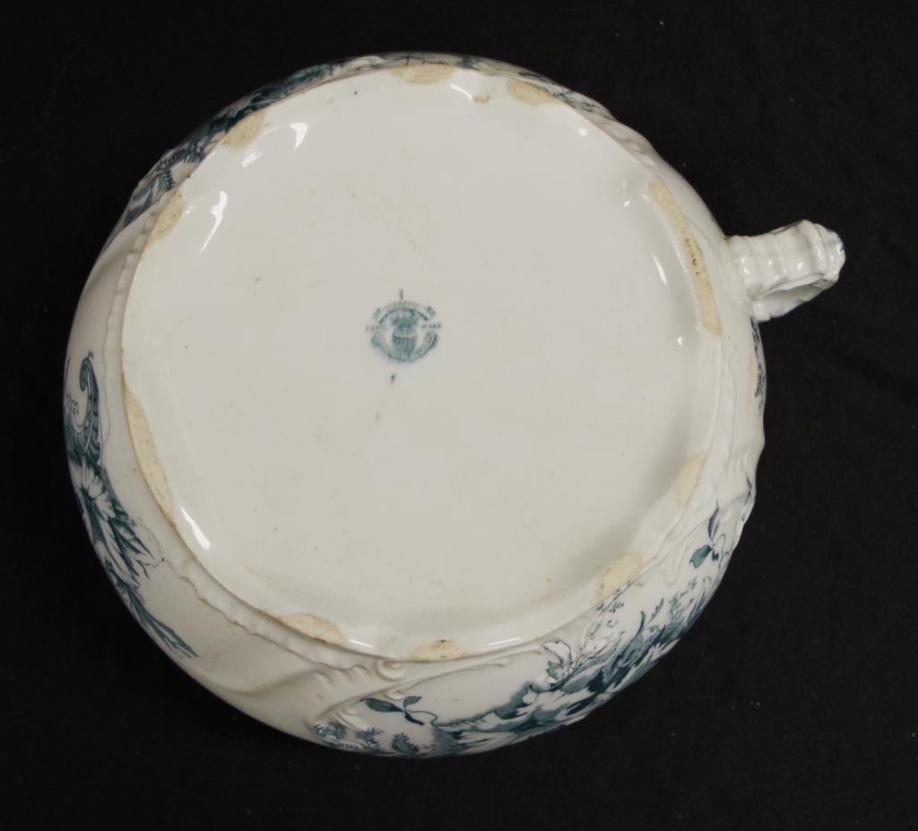 Early English blue & white chamber pot - Image 4 of 4