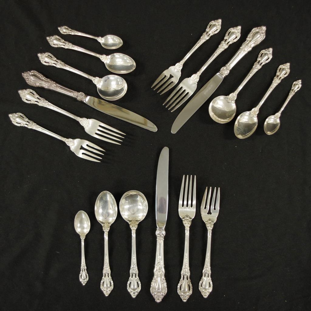 Eighteen pieces of Lunt sterling silver flatware
