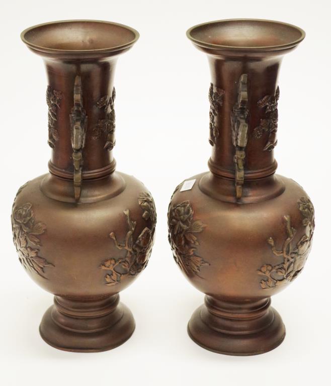 Pair Japanese decorated brass vases - Image 3 of 3