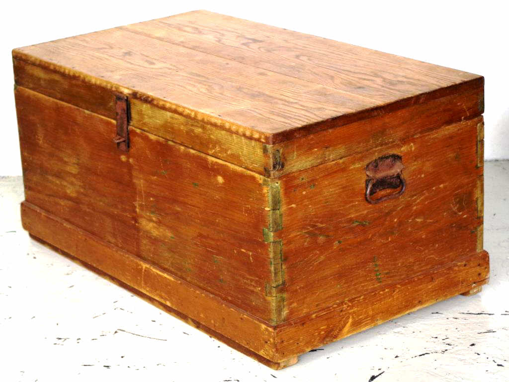 Vintage pine storage chest - Image 4 of 4