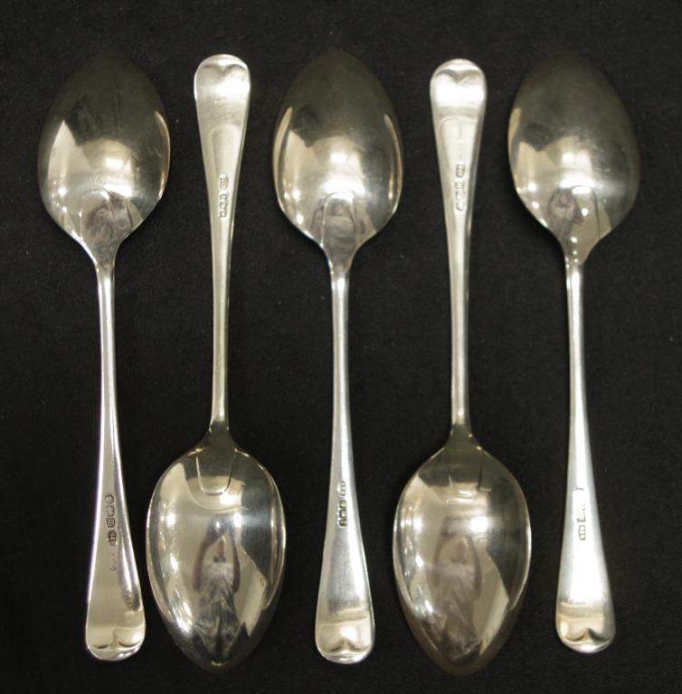 Set five George V sterling silver dessert spoons - Image 2 of 3