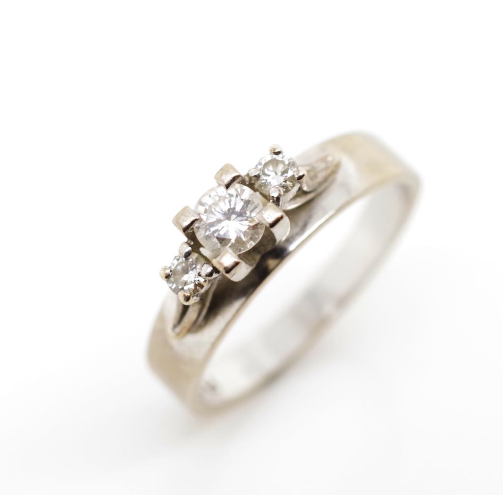 Three stone diamond and 18ct white gold ring - Image 2 of 3