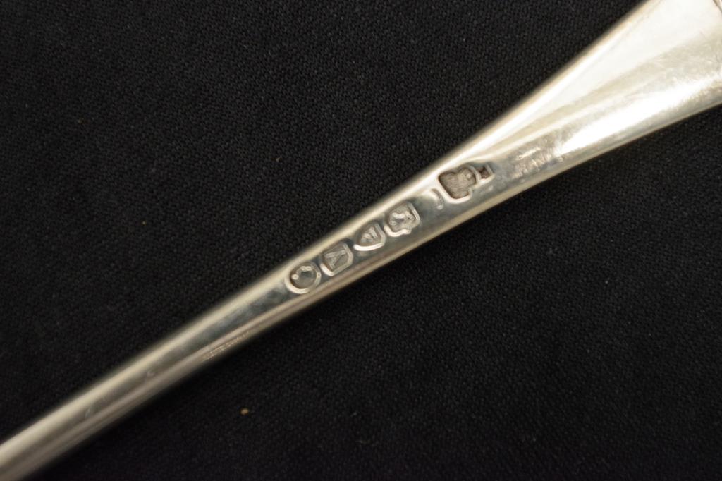 Victorian sterling silver serving fork - Image 3 of 3