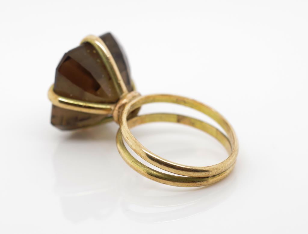 Smoky quartz and yellow gold dress ring - Image 3 of 3