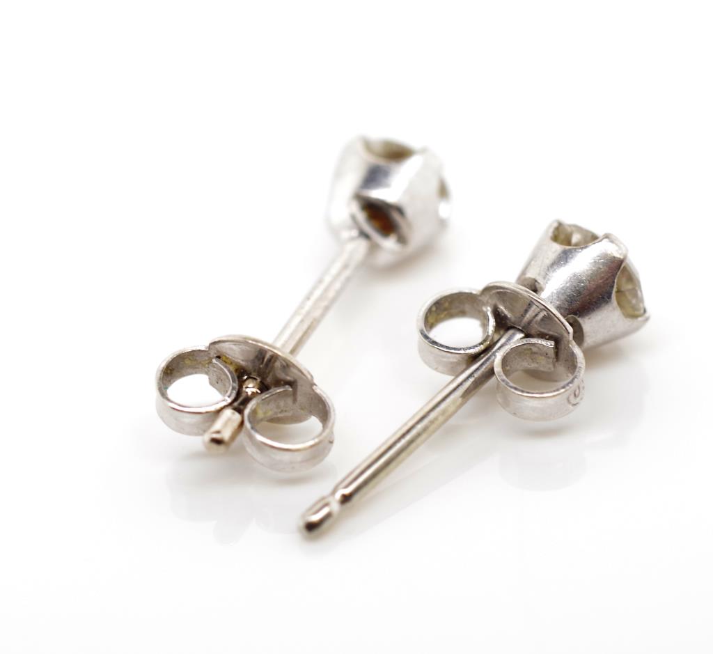 Diamond and white gold stud earrings - Image 3 of 3