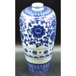 Large decorative Chinese blue & white vase
