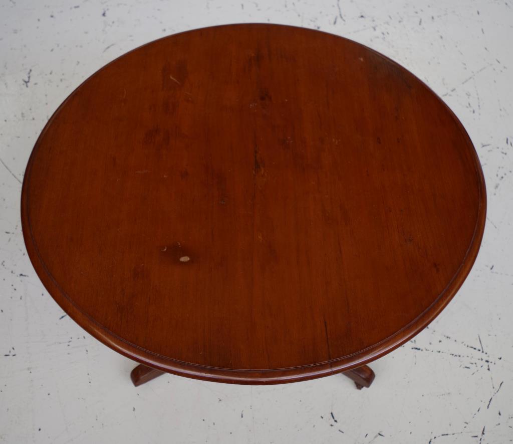 Round cedar tripod table - Bild 3 aus 4