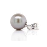 Taihitian pearl and 14ct white gold pendant