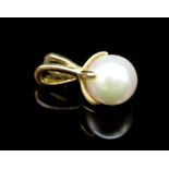 5.5mm pearl and yellow gold pendant