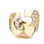 Diamond and 18ct yellow gold dress ring