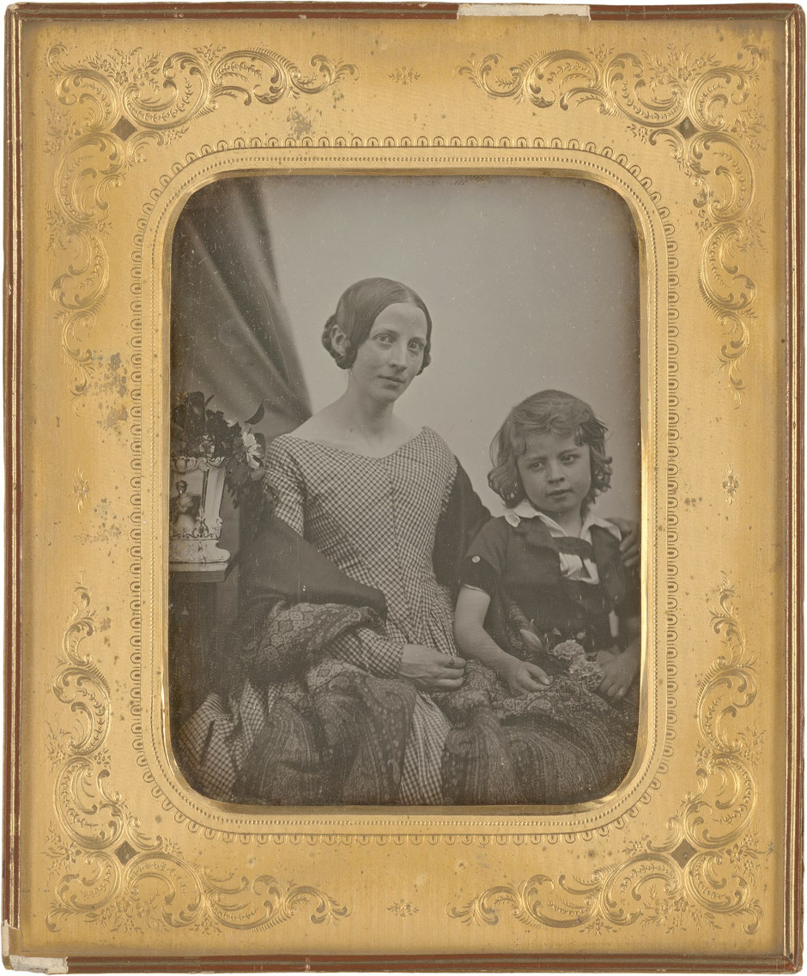 Daguerreotypes: Portrait of mother and daughterPhotographer: Johann Friedrich Wilh. Th. Roux (1806-