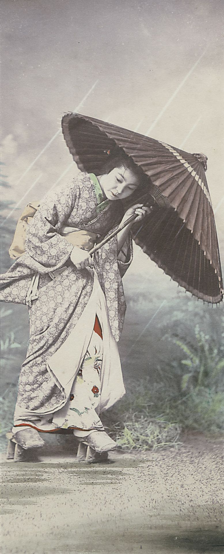 Japan: Portraits of women in traditional dressPhotographer unknown. Portraits of Japanese women in - Bild 2 aus 3