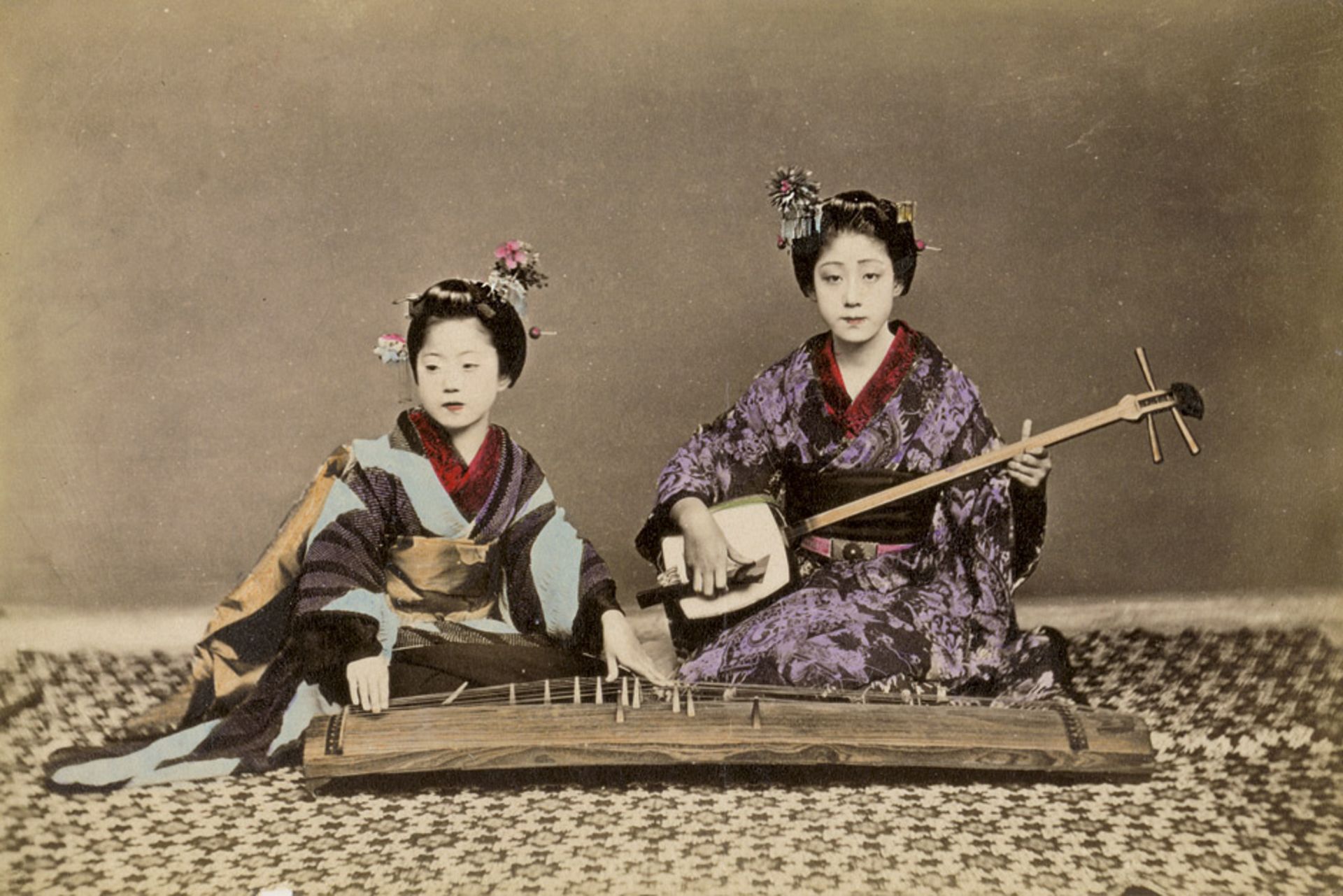 Japan: Portraits and landscape views of JapanPhotographer: Adolfo Farsari (1841-1898), Kusakabe - Bild 3 aus 3