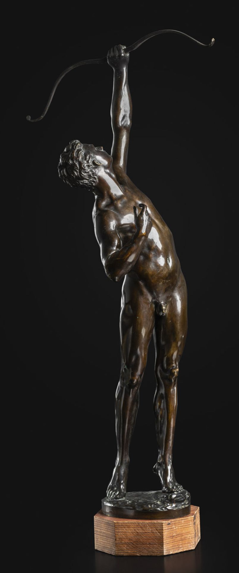 Uphues, Joseph Johann Ludwig: BogenschützeBogenschütze. Bronze mit dunkelbrauner Patina. H. 96 cm.