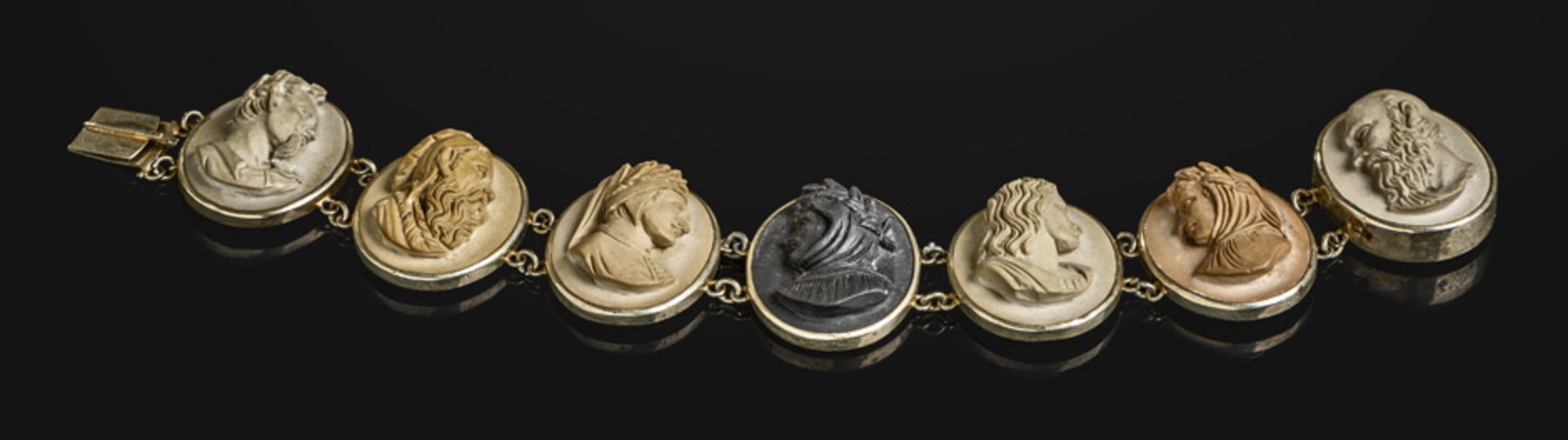 Lava-Armband: Lava-Armband mit Gemmen italienischer KünstlerLava-Armband aus Gemmen mit Bildnissen