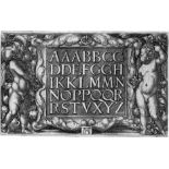 Aldegrever, Heinrich: Ornamentales Paneel mit dem lateinischen Alphabet von zwei Putten