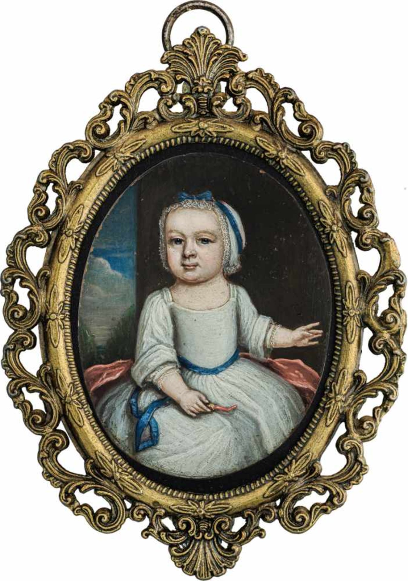 Englisch: um 1730/1740. Miniatur Portrait eines weiß gekleideten Kindes mit Korallen-"teether"</