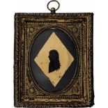 Deutsch: um 1790/1800. Miniatur Gold-Eglomisé Silhouetten Portrait eines jungen Mannes im Profil