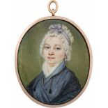 Russisch: 1805. Miniatur Portrait einer jungen Frau mit weißer Rüschenhaube, in blauem Kaftan</