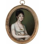 Französisch: um 1800/1805. Miniatur Bildnis einer jungen Frau mit Miniatur im Dekolleté, einen