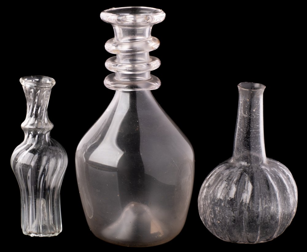 Three pieces of miniature glass: comprising a melon-shaped decanter with raised neck,