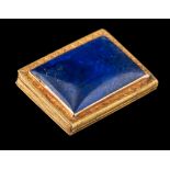 A French gold and lapis lazuli vinaigrette: approximately 25mm long x 19mm wide, 7gms gross weight.