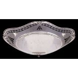 A George V silver sweetmeat dish, maker Walker & Hall, Sheffield, 1915: of cartouche-shaped outline,