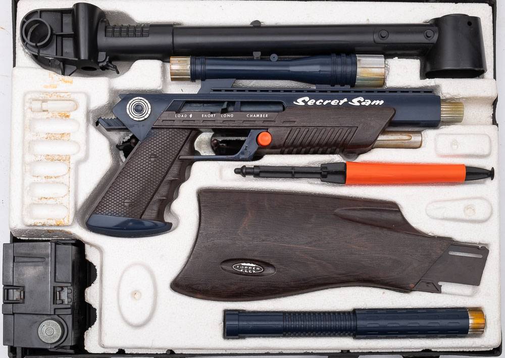 De Luxe Toys 'Secret Sam' Attaché case set: comprising pistol, stock, rocket,