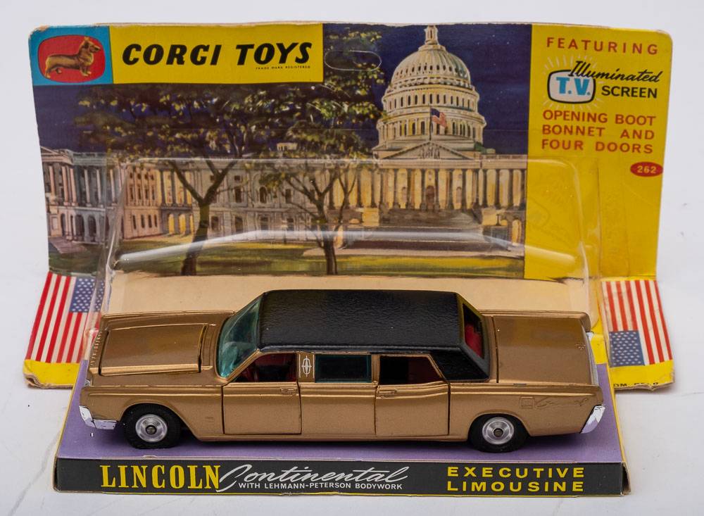 Corgi 262 Lincoln Continental Executive Limousine: black roof and gold body,