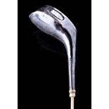 A silver golf club theme hat pin:,