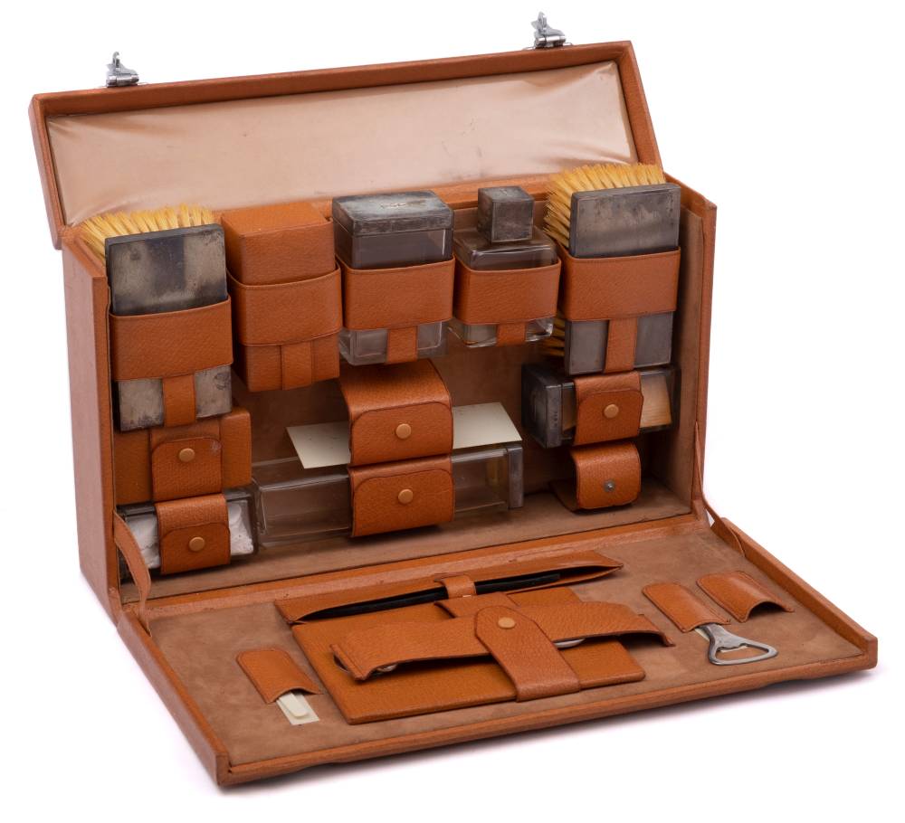 A George VI / Elizabeth II gentleman's toiletry case, maker TP, London,