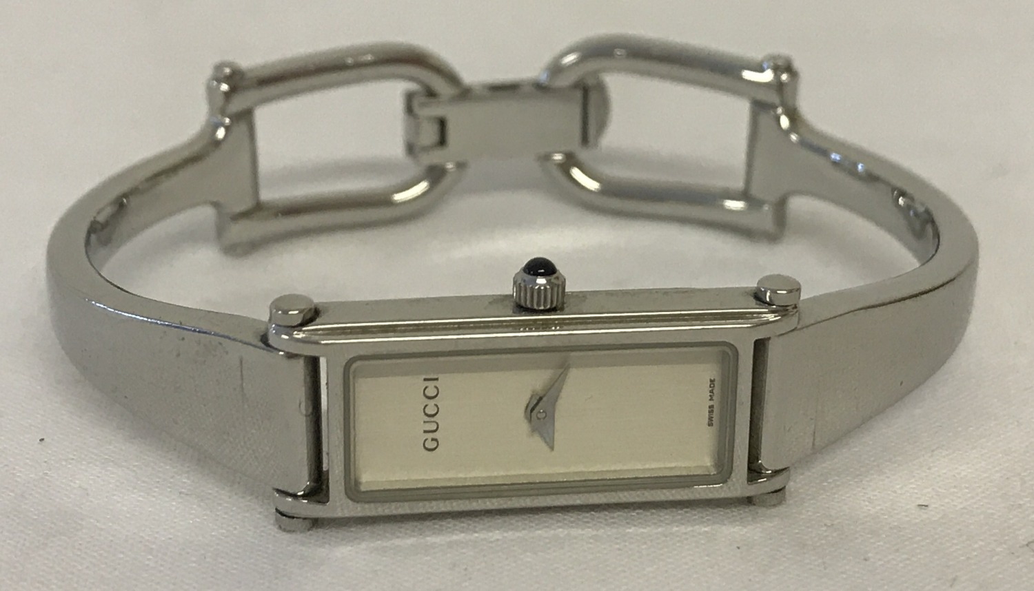 A ladies horse bit clasp Gucci watch with stainless steel bracelet and case.