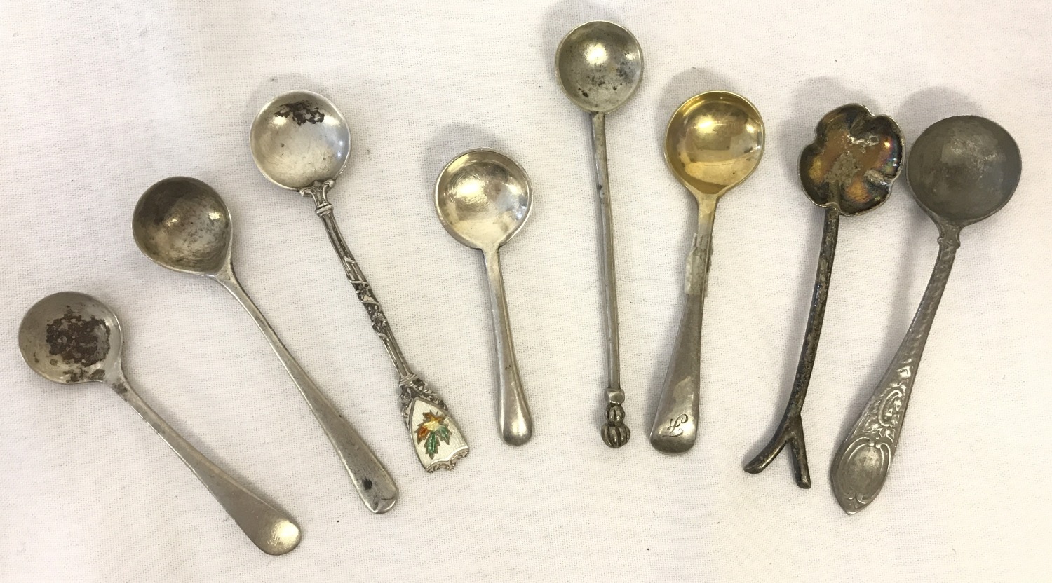 A collection of 8 silver and white metal salt spoons to include Victorian examples.