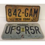 2 decorative tin plate American car license plates.
