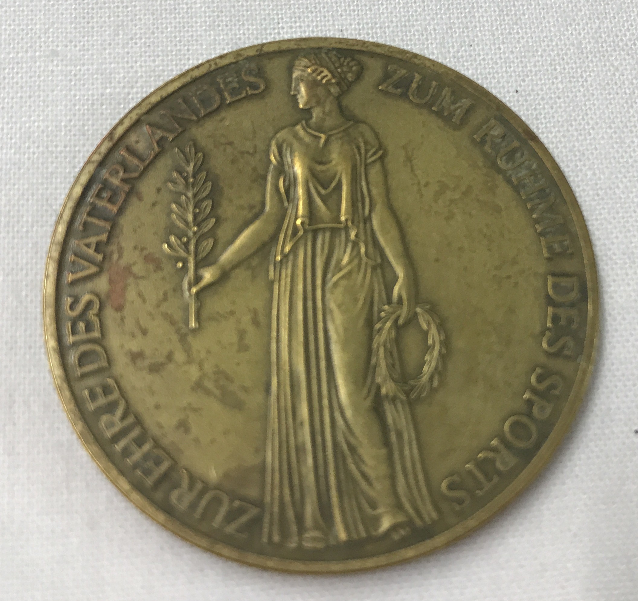 A German WWII style 1936 Berlin Olympics medallion. - Image 2 of 2