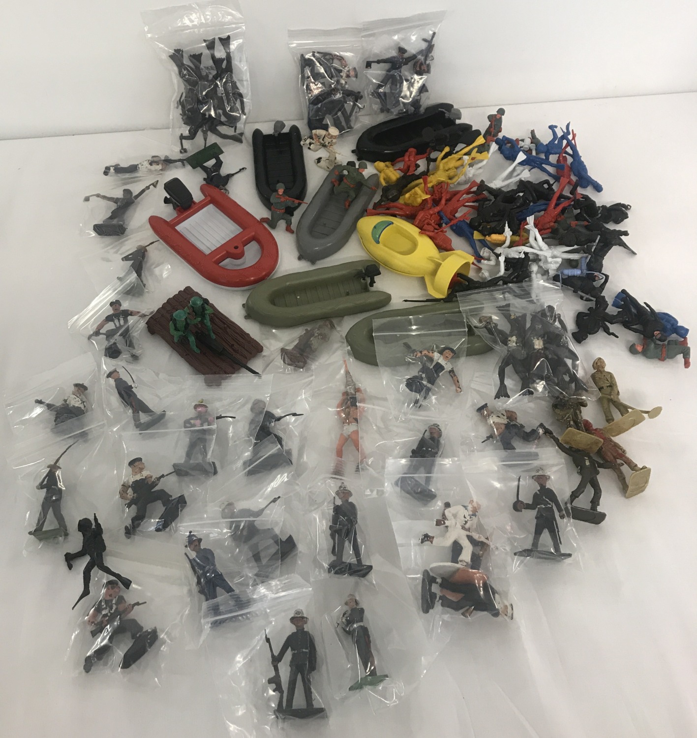 100+ vintage plastic sailors, marines, divers and dinghy's, 1:32 scale.