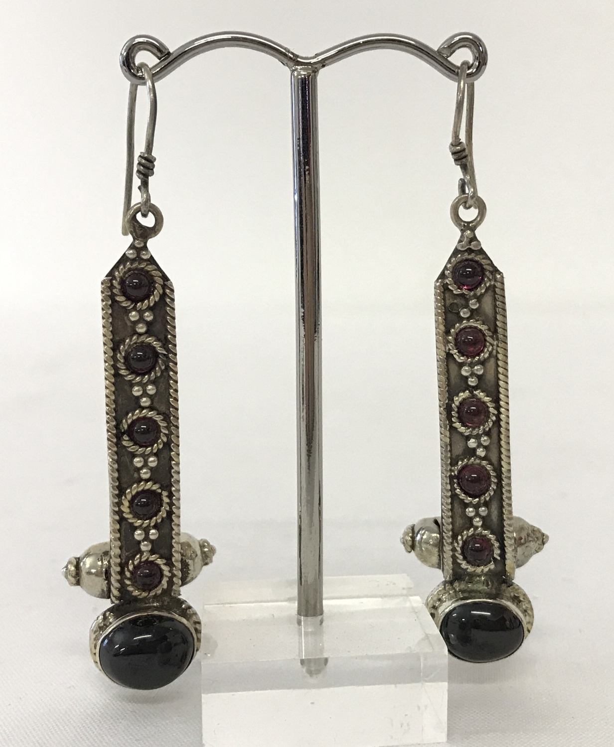 A pair of 925 silver drop earrings, each set with 6 garnet cabochons.