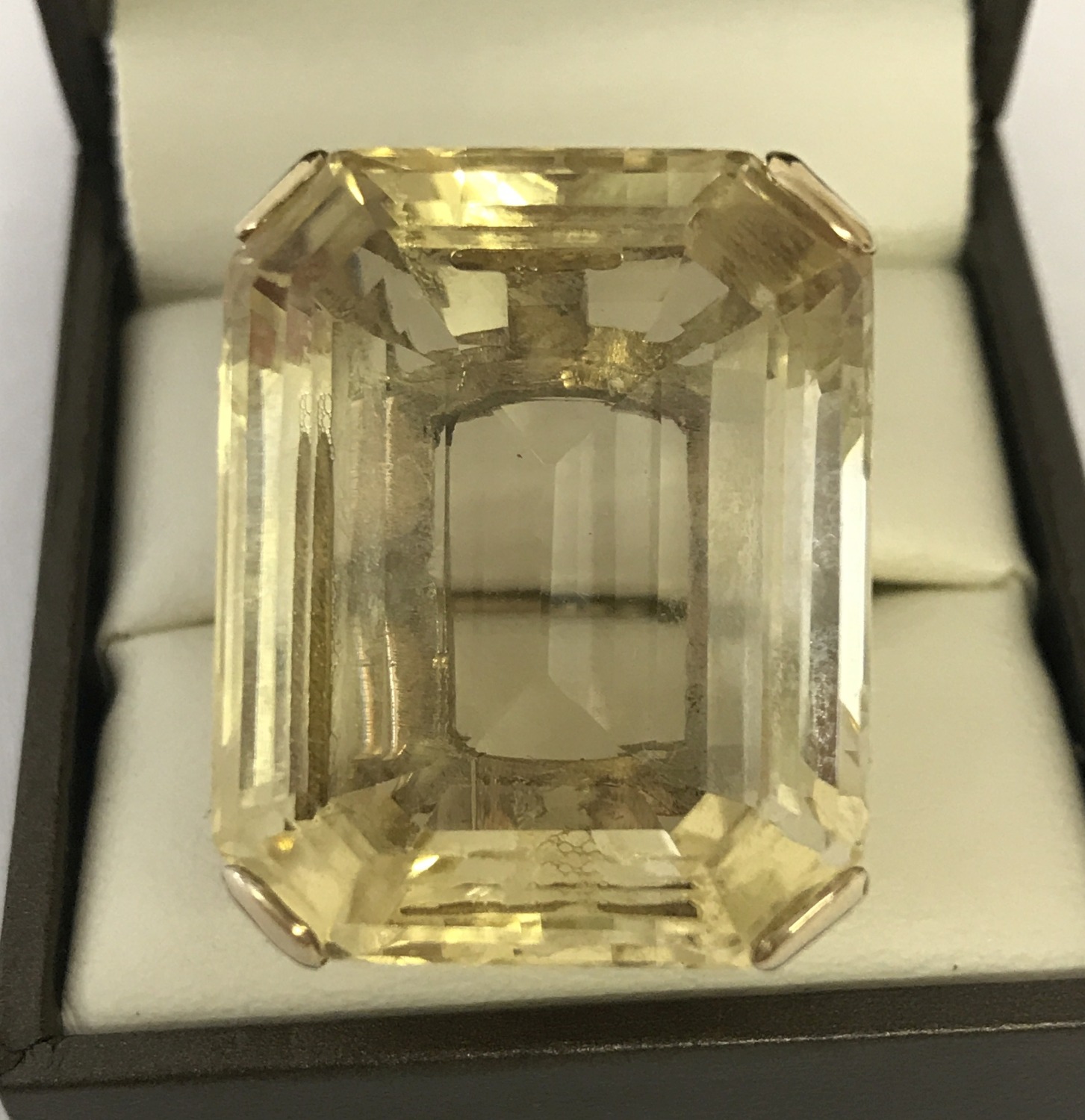 A very large emerald cut Citrine and 9ct gold dress ring. Citrine approx. 12+ ct. - Image 2 of 4
