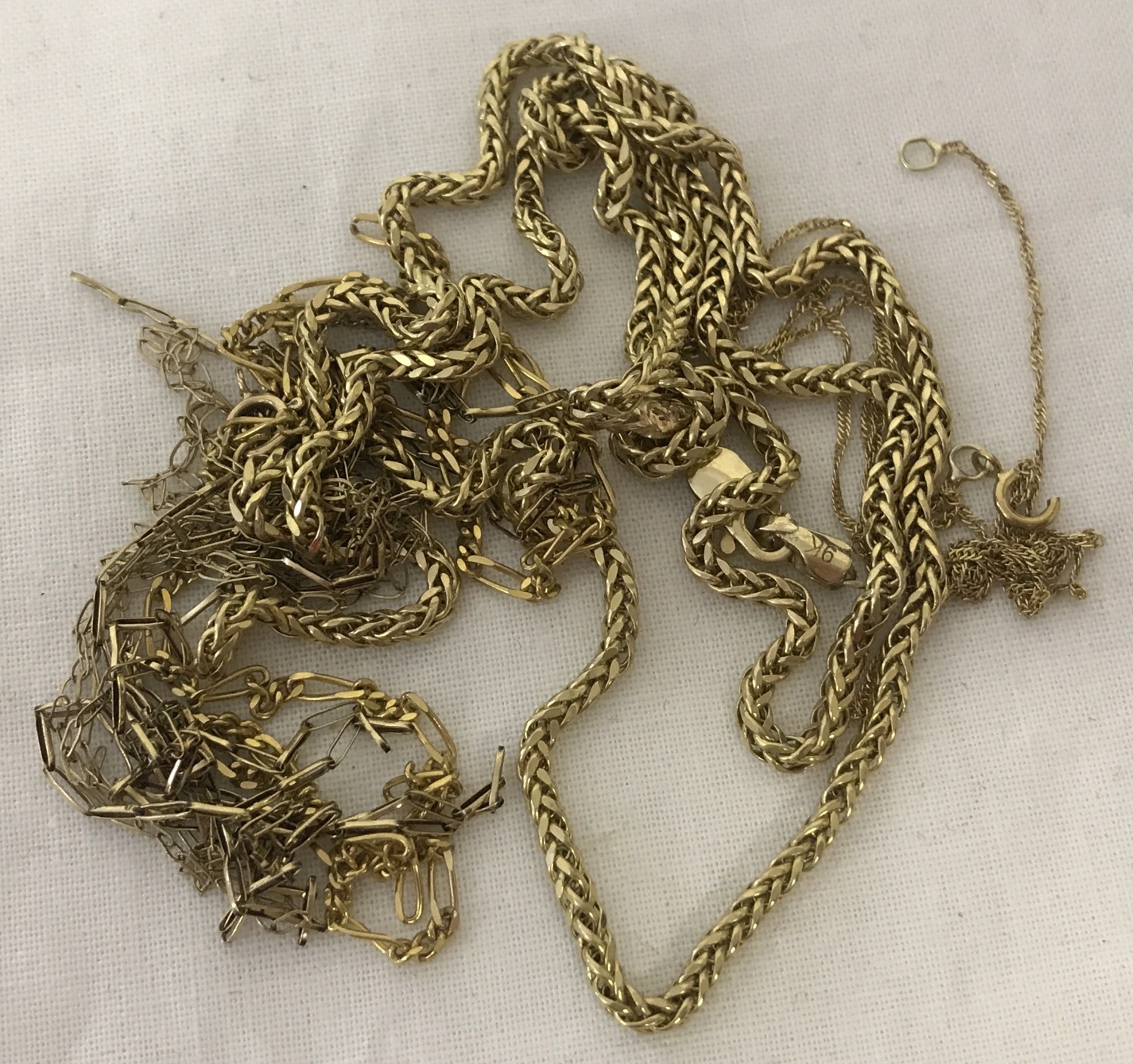 A quantity of scrap gold chain necklaces. Hallmarked or tests as 9ct.