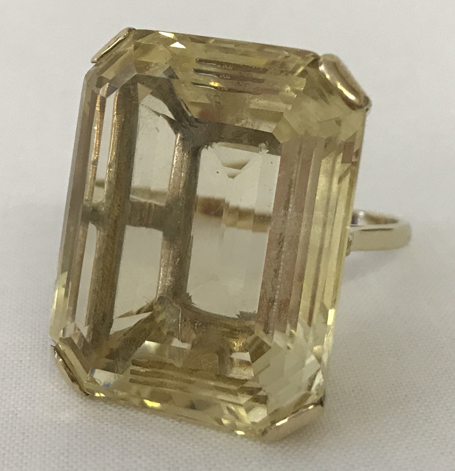 A very large emerald cut Citrine and 9ct gold dress ring. Citrine approx. 12+ ct. - Image 4 of 4