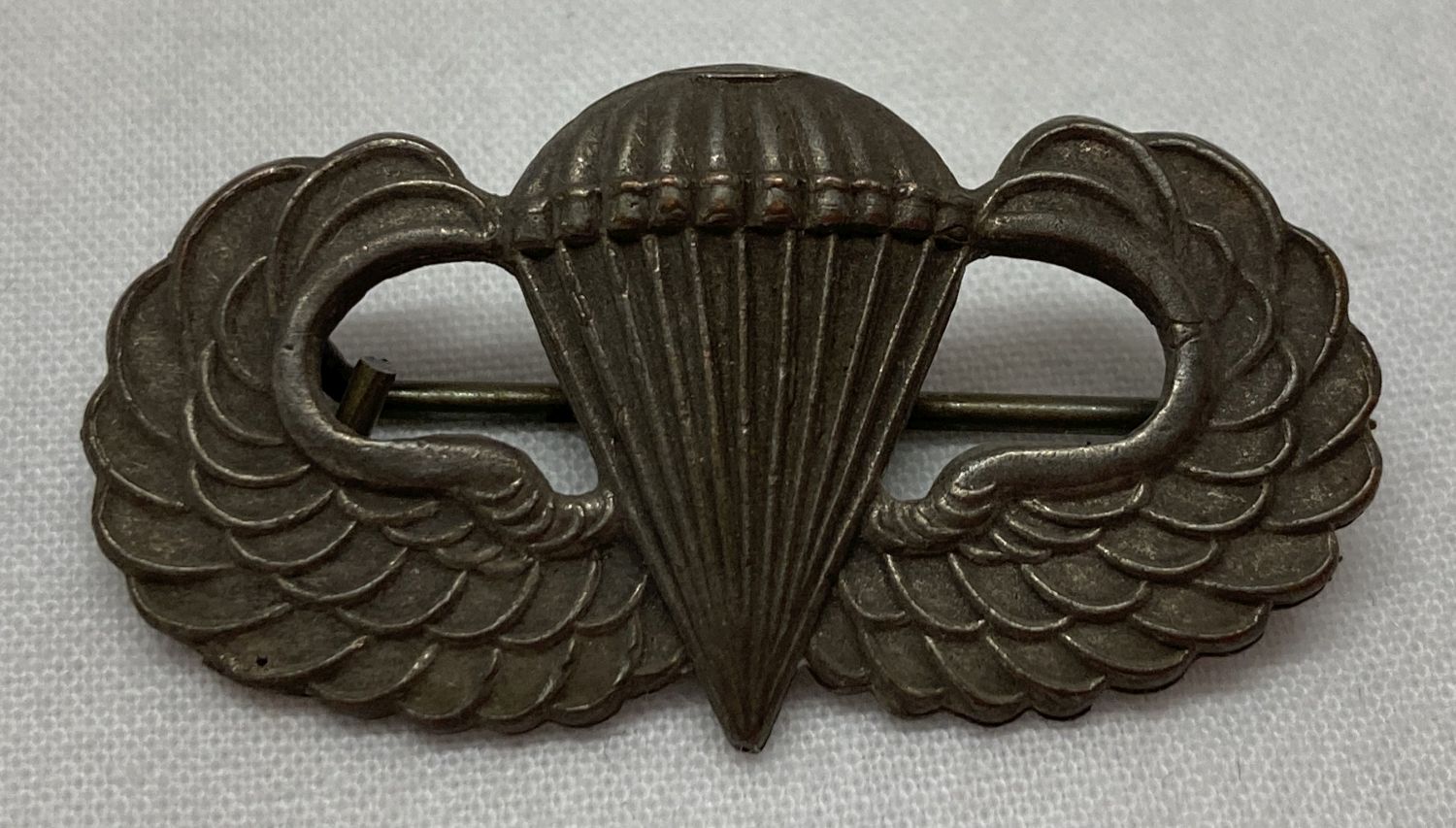 A US late WWII style paratroopers pin back badge.