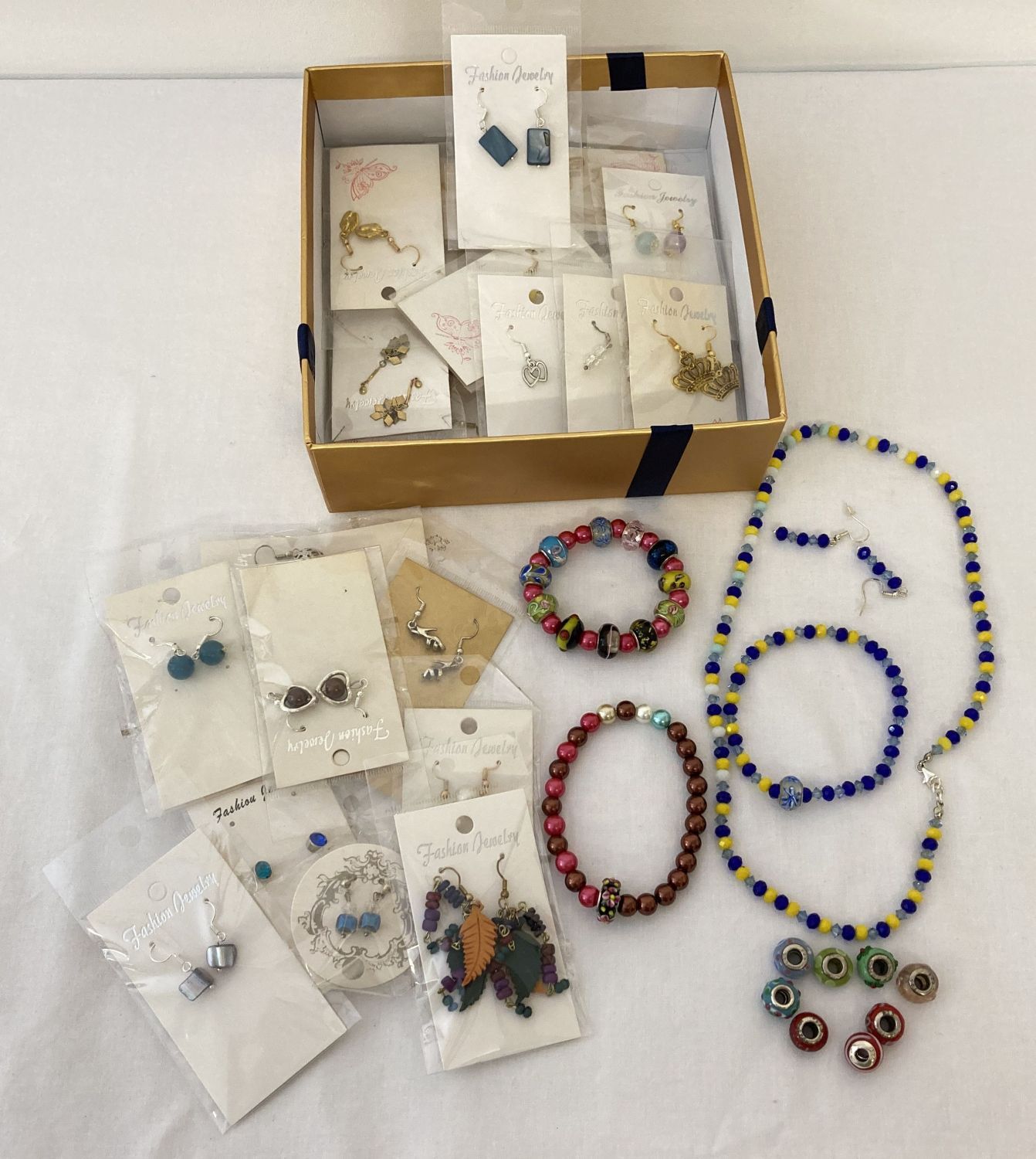 A collection of costume jewellery to include matching necklace, bracelet and earrings set.