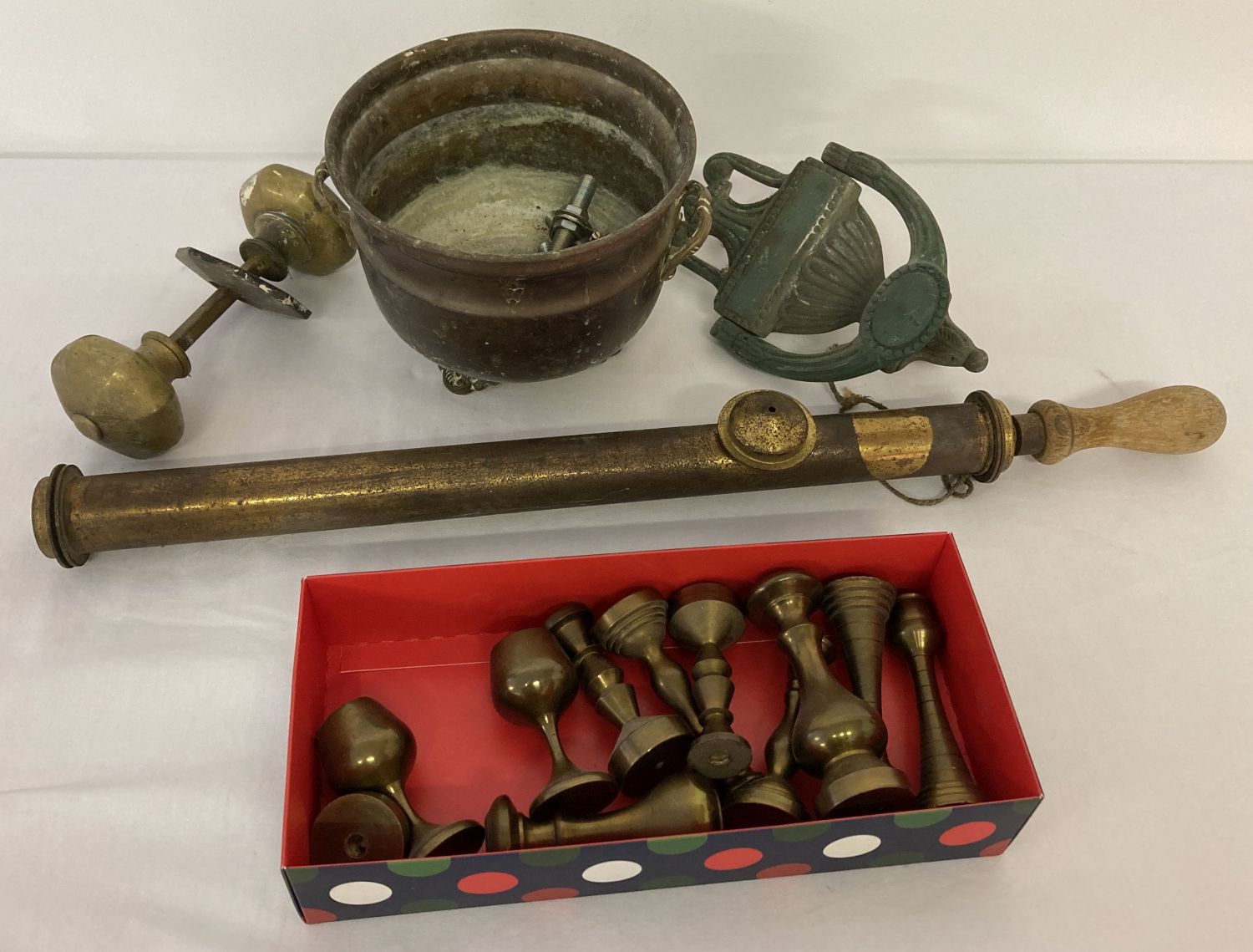 A small collection of metal ware, to include small brass goblets and fixings and a vintage sprayer.