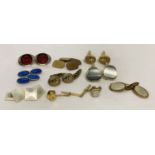 8 pairs of vintage cufflinks to include blue guilloche and natural white shell.