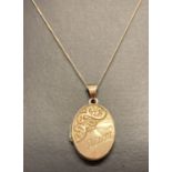 A 9ct gold oval half floral design 3 picture locket, engraved Mum, on a 18 inch fine curb chain.