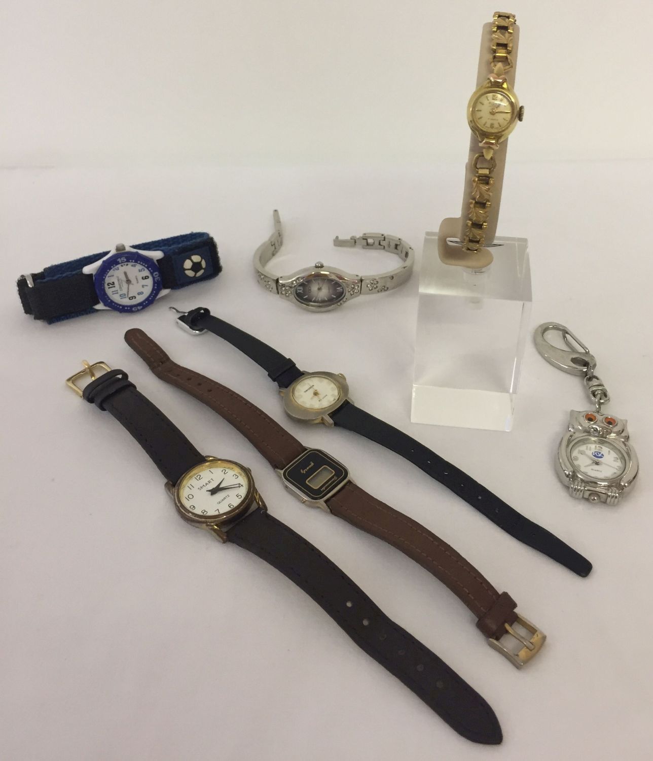 5 vintage quartz watches together with 2 mechanical watches, all in working order.